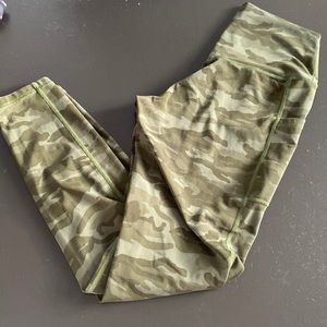 Camo leggings with pockets